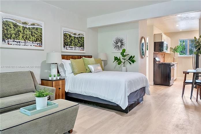 1st image of 428 Collins Ave APT 11