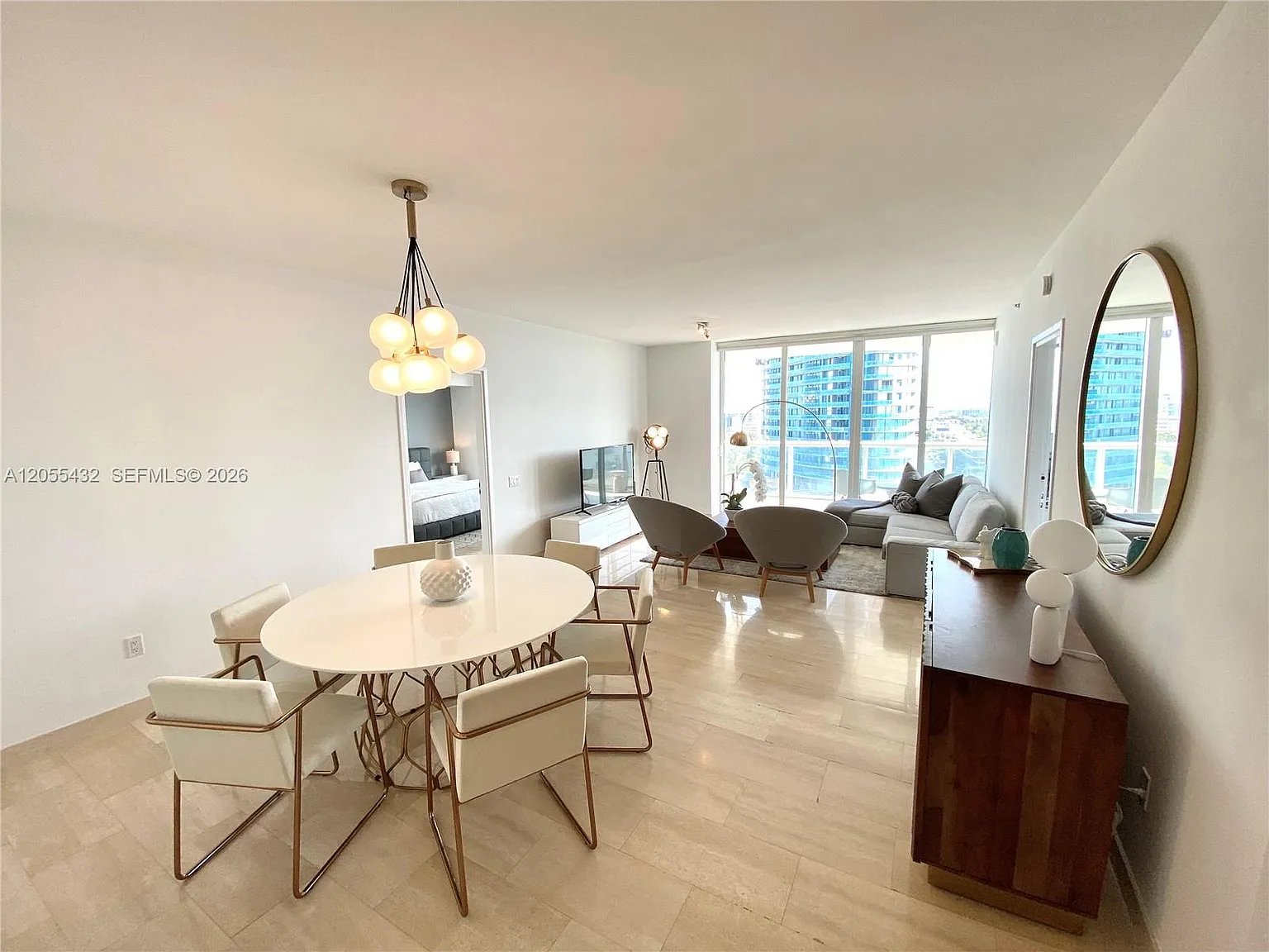Icon Condo — Photo 4
