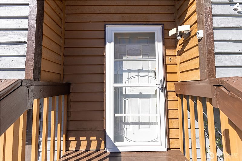 4th image of 1743 Lafayette Street S