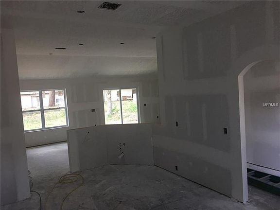 5th image of 827 Deep Wood Ct