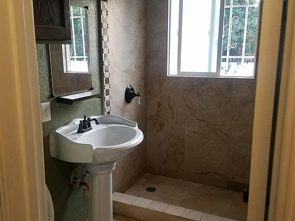 5th image of 531 Center St APT B