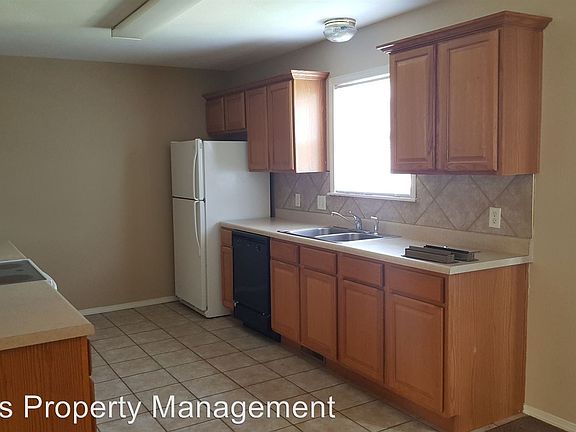 5th image of 496 Woodland Dr