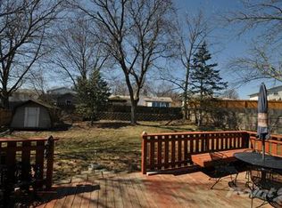 10512 S Sun Valley Ct, Palos Hills, IL