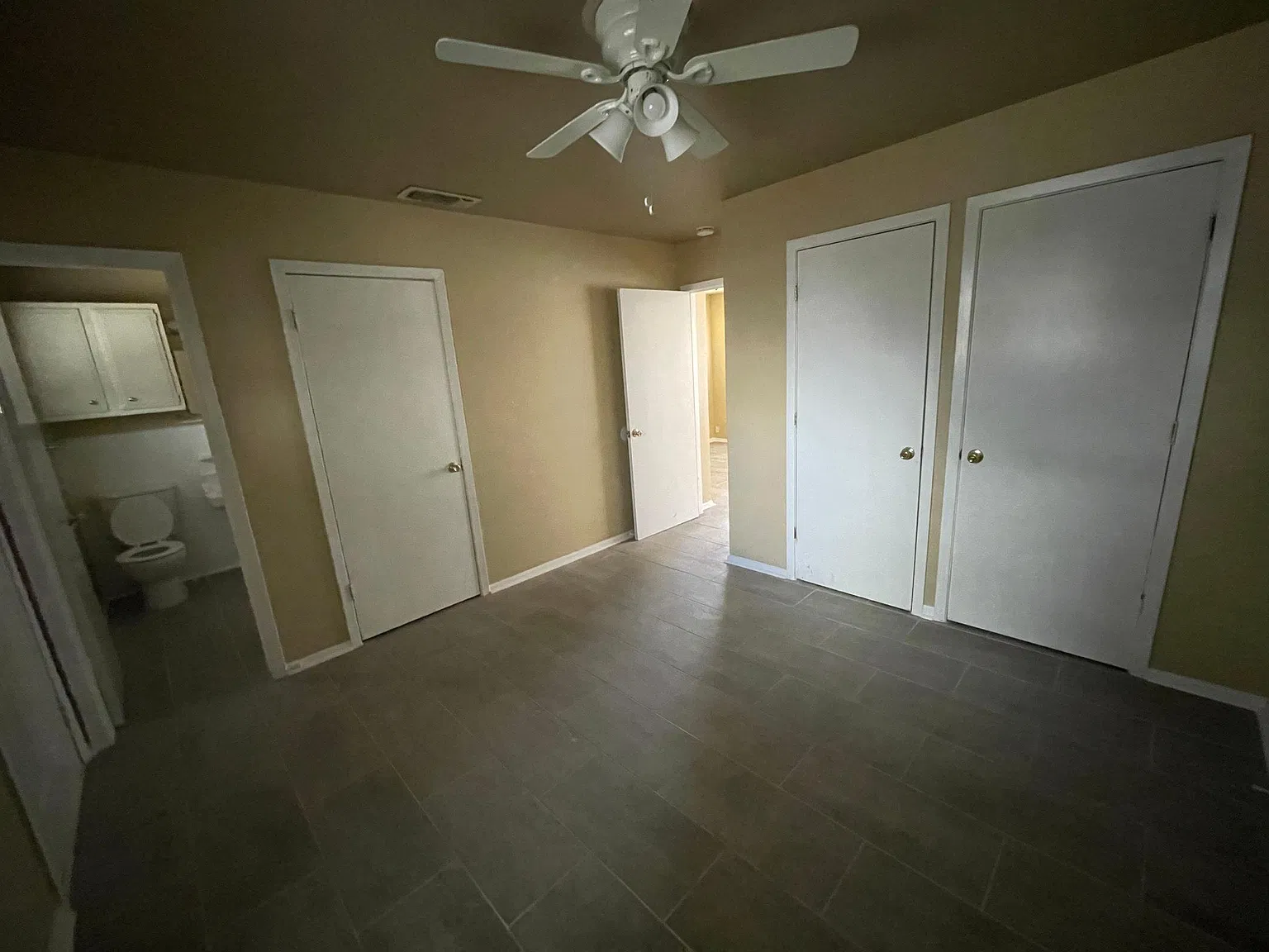 643 W Summit Ave — Photo 3