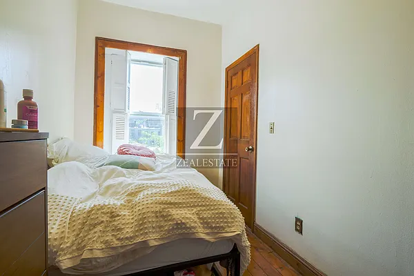 Rented by ZealEstate Group Inc | media 42