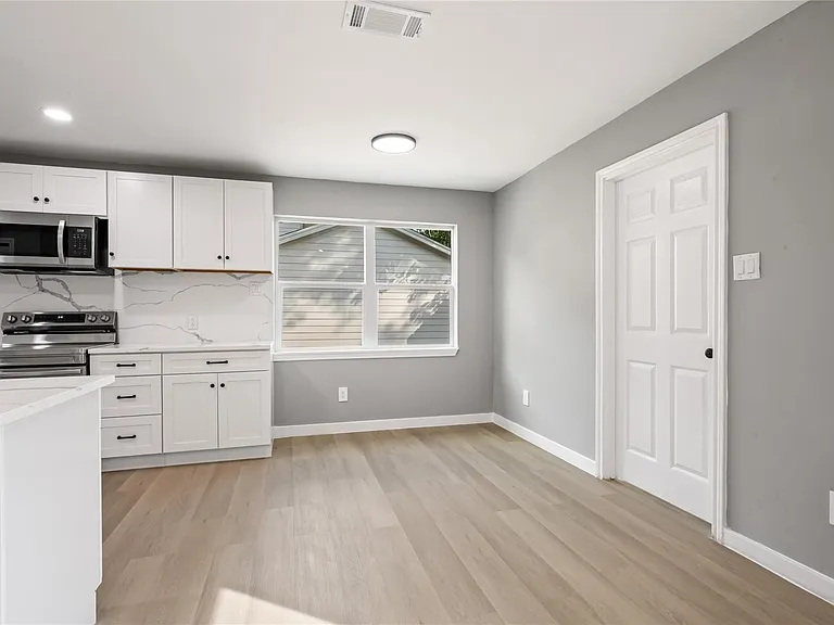 14015 Cleobrook Dr — Photo 10