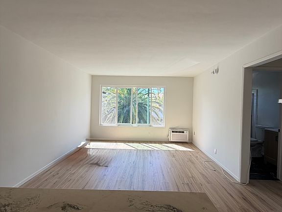 2nd image of 1725 Talmadge St #14