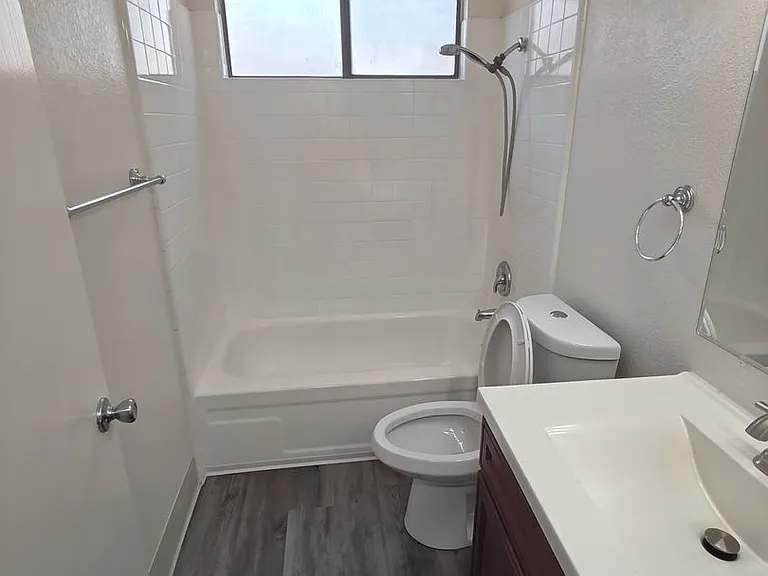 3401 Hidden Oak Ct — Photo 5
