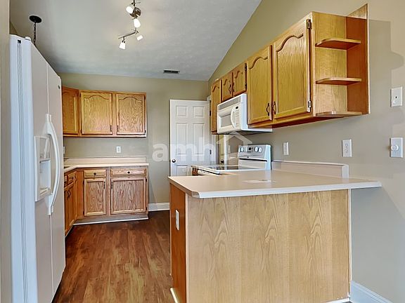 3rd image of 146 Green Knoll Dr