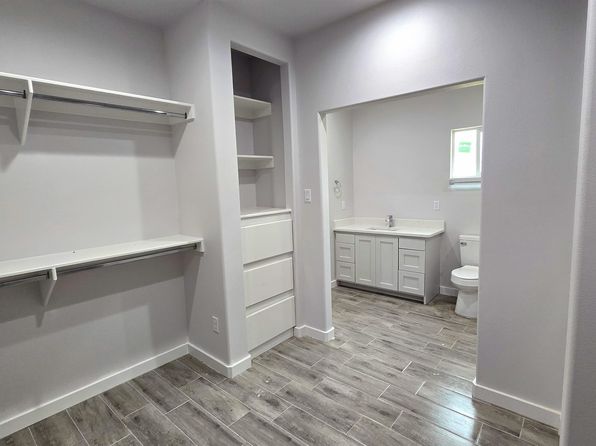 laredo-texas-447524060 picture