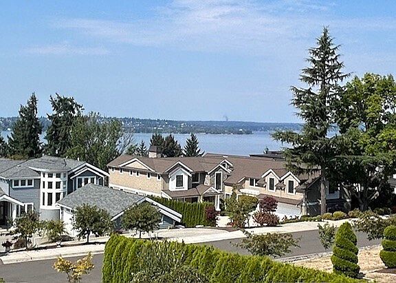 4th image of 5604 104th Avenue NE