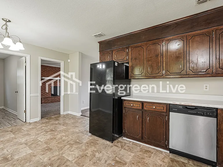 2665 Barclay St — Photo 7