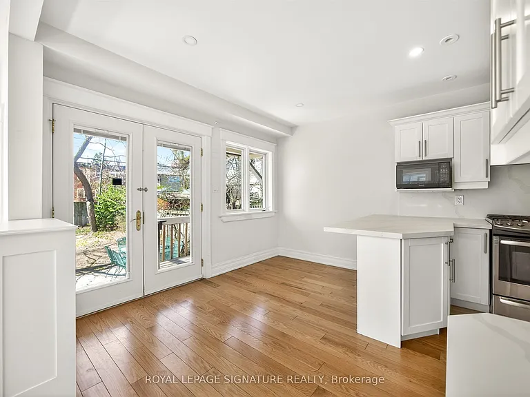 426 Armadale Ave — Photo 16