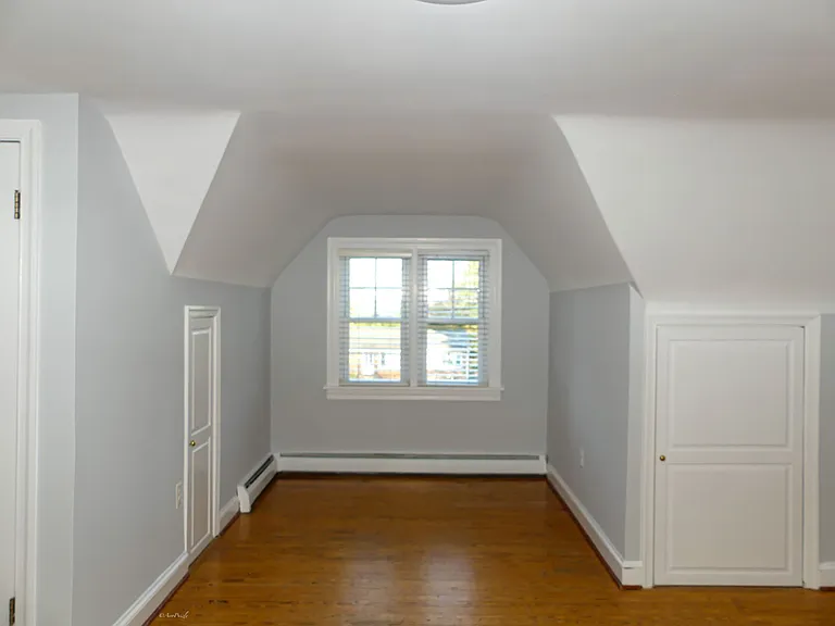 903 Crestview Dr — Photo 6