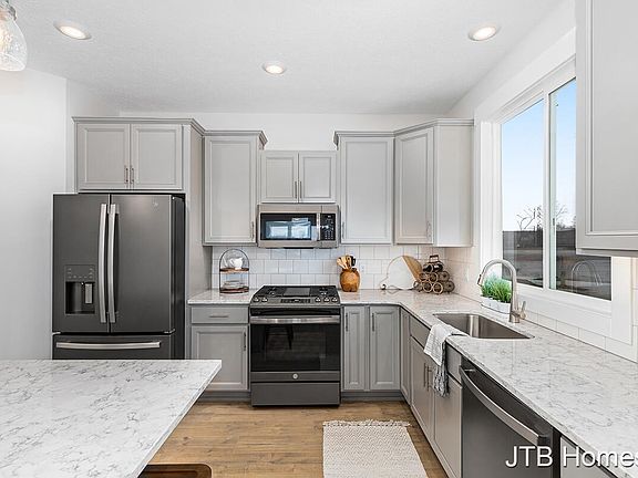 5th image of 7584 Brook Villa Ct #104