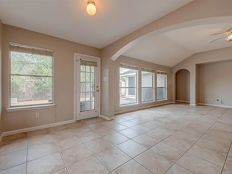 8714 Pleasantbrook Dr — Photo 18