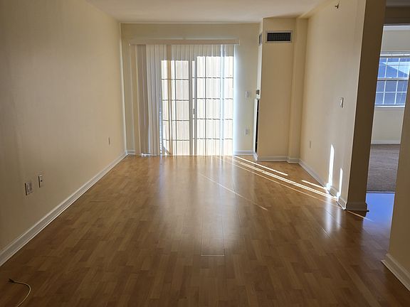 3rd image of 111 S Broadway APT 3D