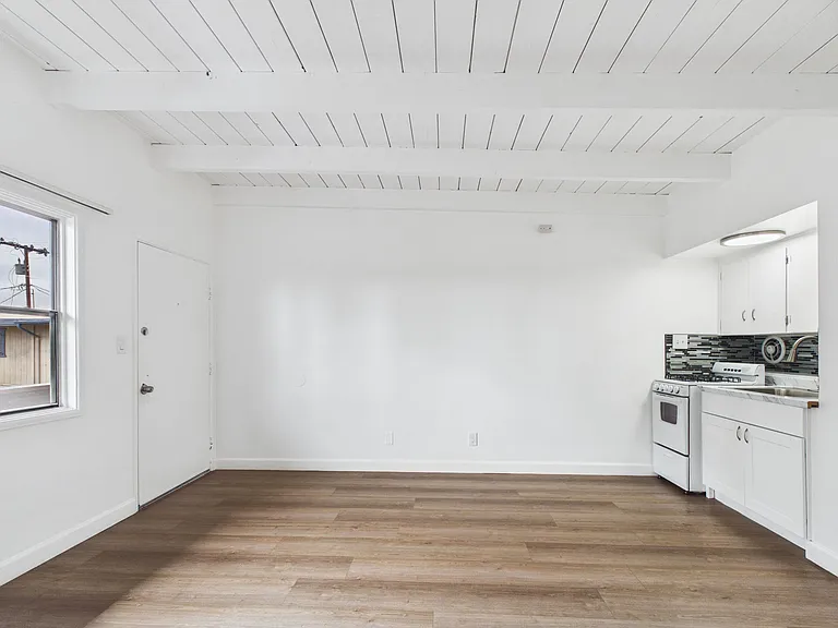 205-215 W Roderick Ave #5 — Photo 12