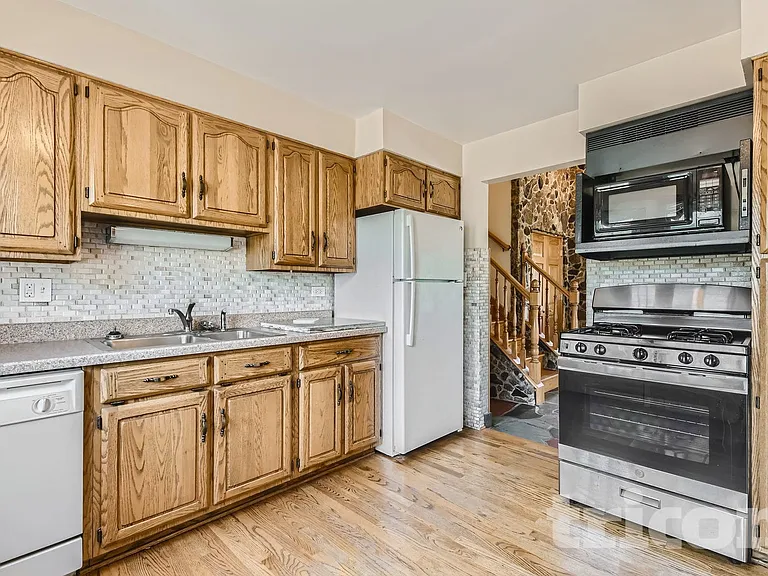 8147 N Chester Ave — Photo 7