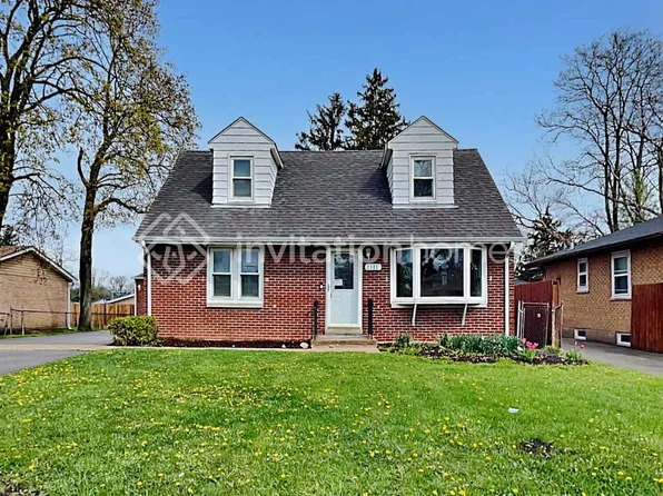 1111 Brookwood St, Bensenville, IL 60106