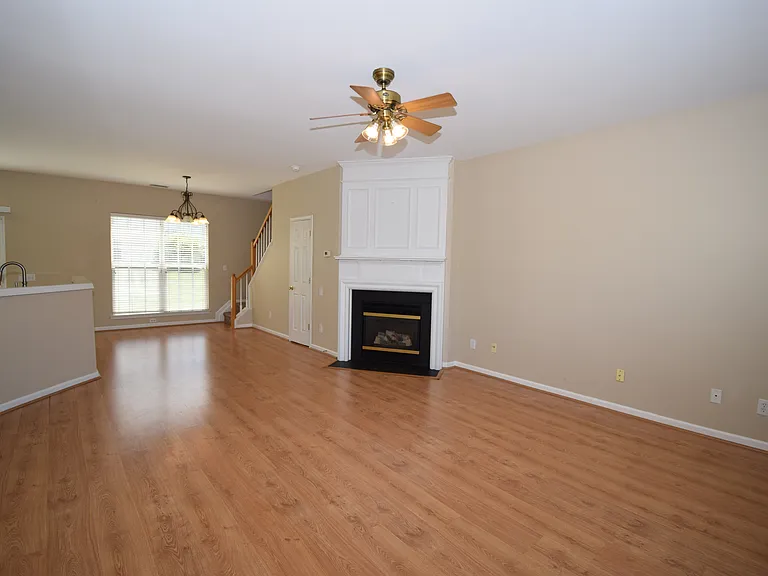 3322 Elizabeth Glen Dr — Photo 5