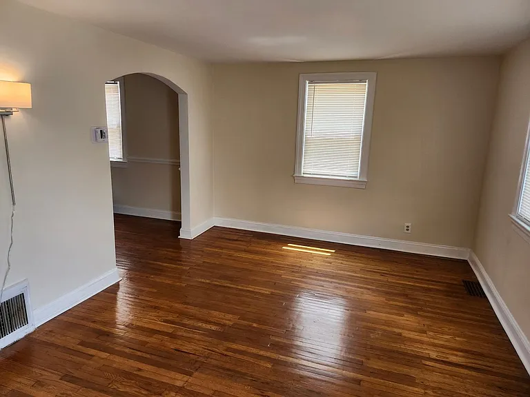 332 Marsh Ln — Photo 8