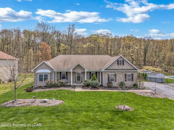 85 Greystone Dr, Mountain Top, PA 18707