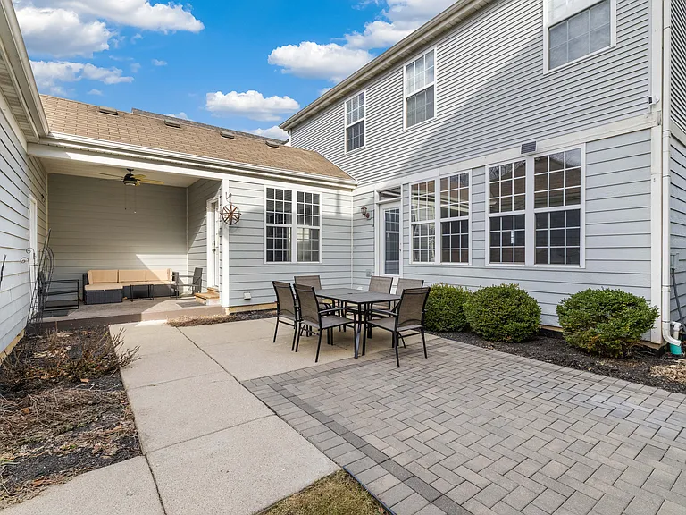 260 Longview Dr — Photo 31