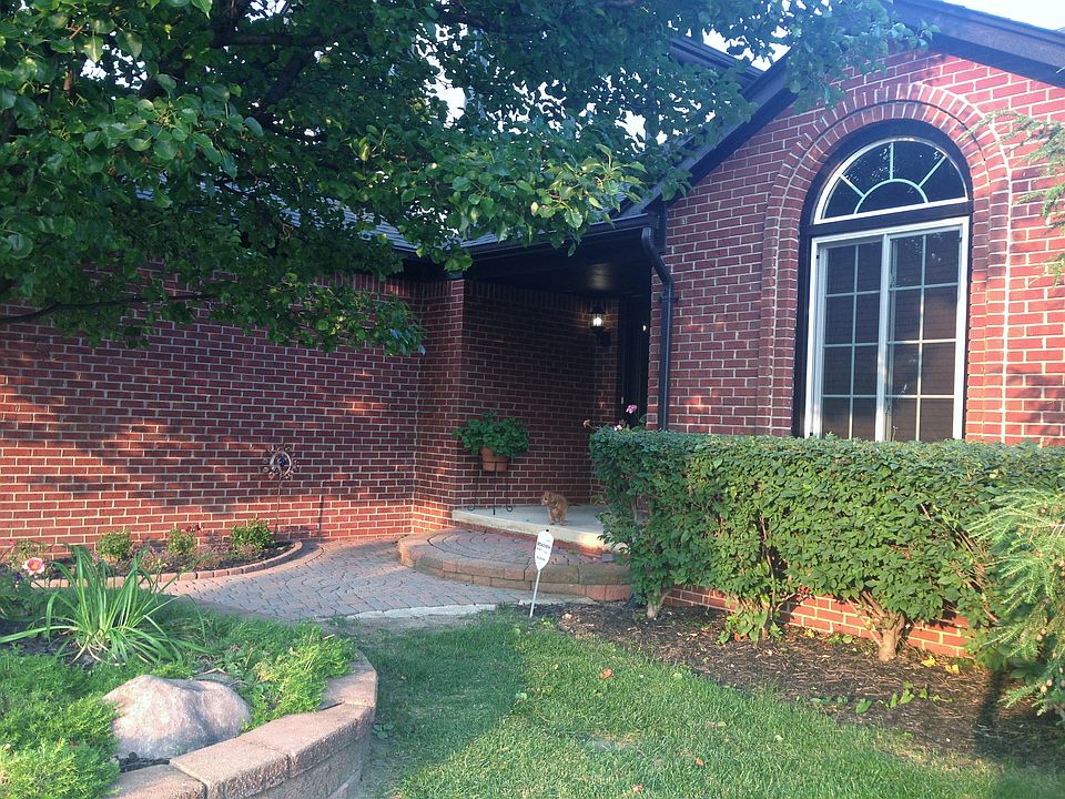 2nd image of 1988 Crabtree Dr