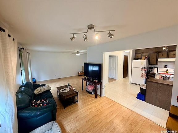 4th image of 208 7th STREET E