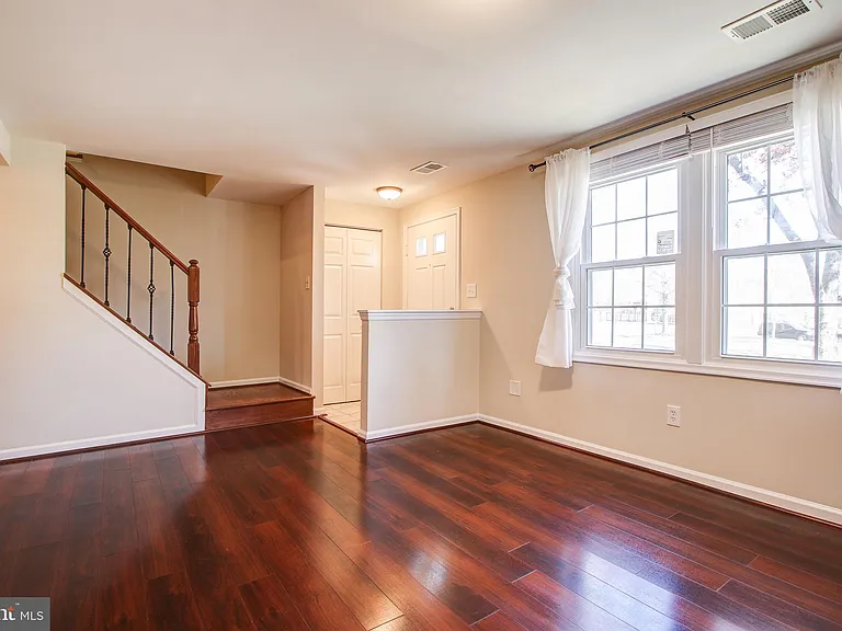 6324 Lightburn Ct — Photo 6