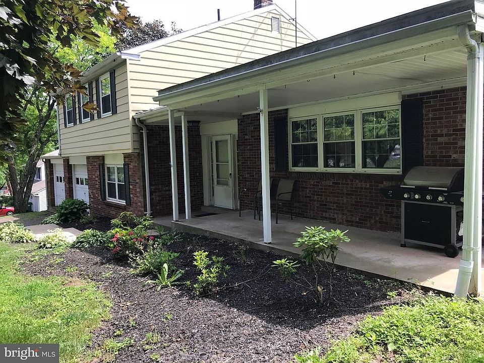 2nd image of 526 Hillcrest Dr