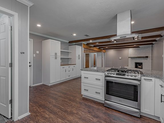 3rd image of 5016 Emerald Lake Dr
