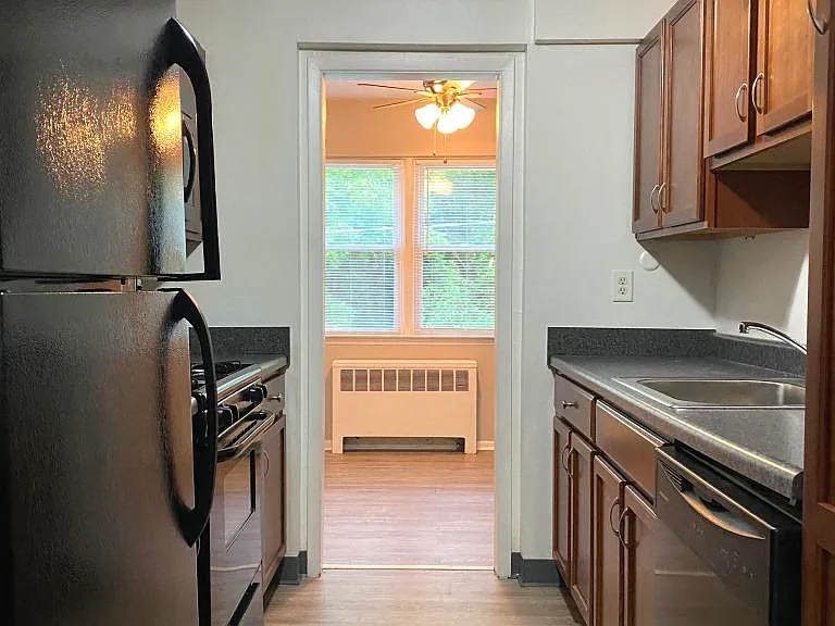 Riverhill Apartments — Photo 41