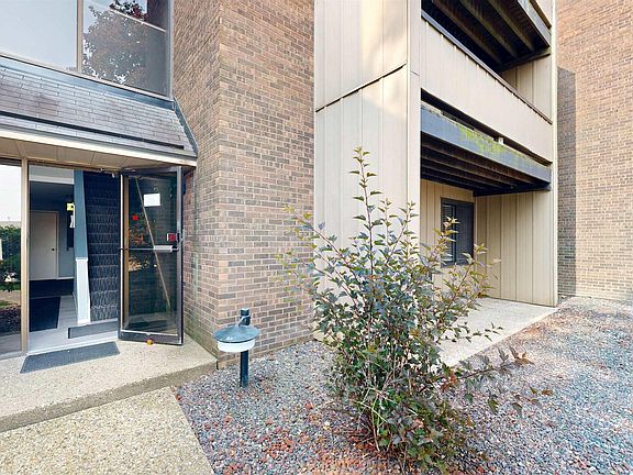 3rd image of 2408 W Pasmoso Dr #102