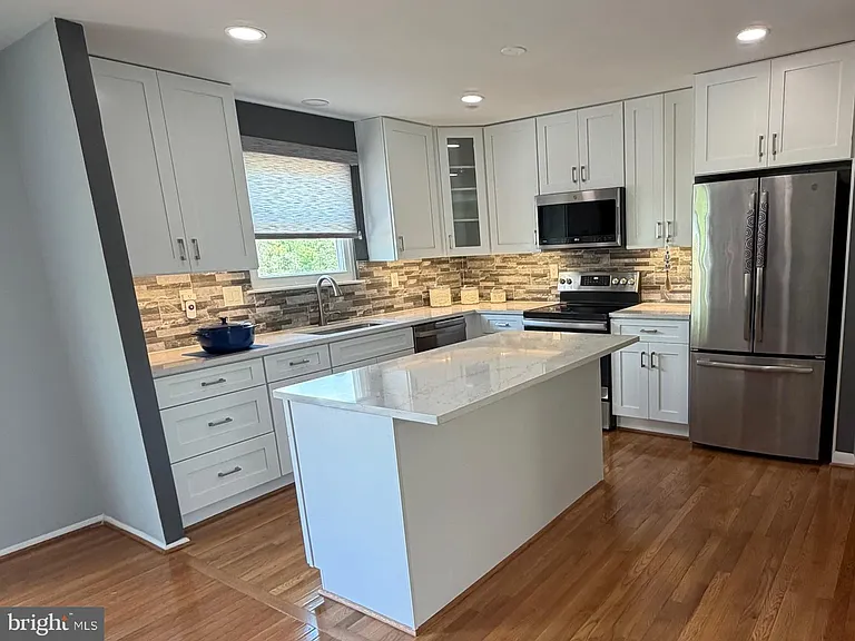 6410 Coleton Ct — Photo 8
