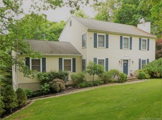16 Cedar Vale Dr, New Milford, CT 06776