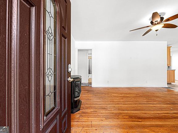 4th image of 107 Schaefer Ct