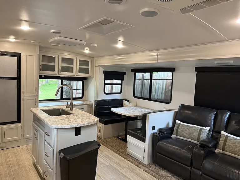 102 Primrose Dr #200 — Photo 3