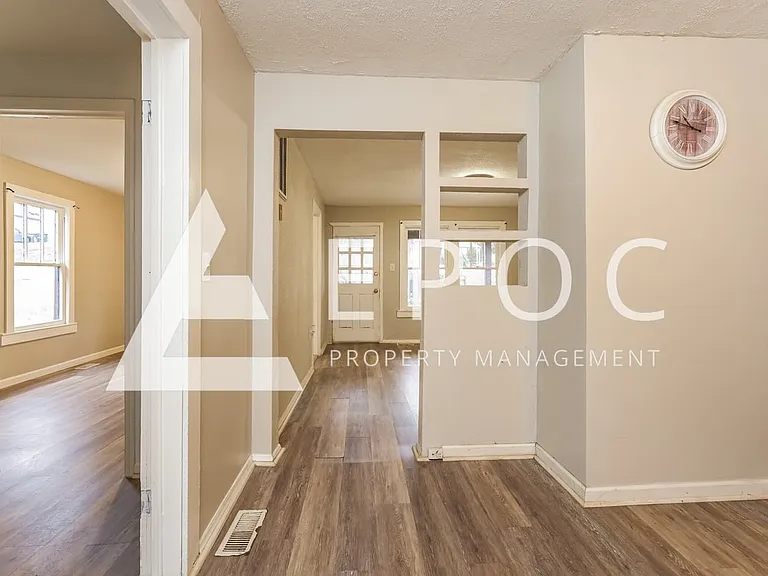 1310 Phipps Ave — Photo 10