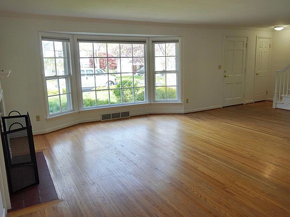4th image of 65 Jolls Ln