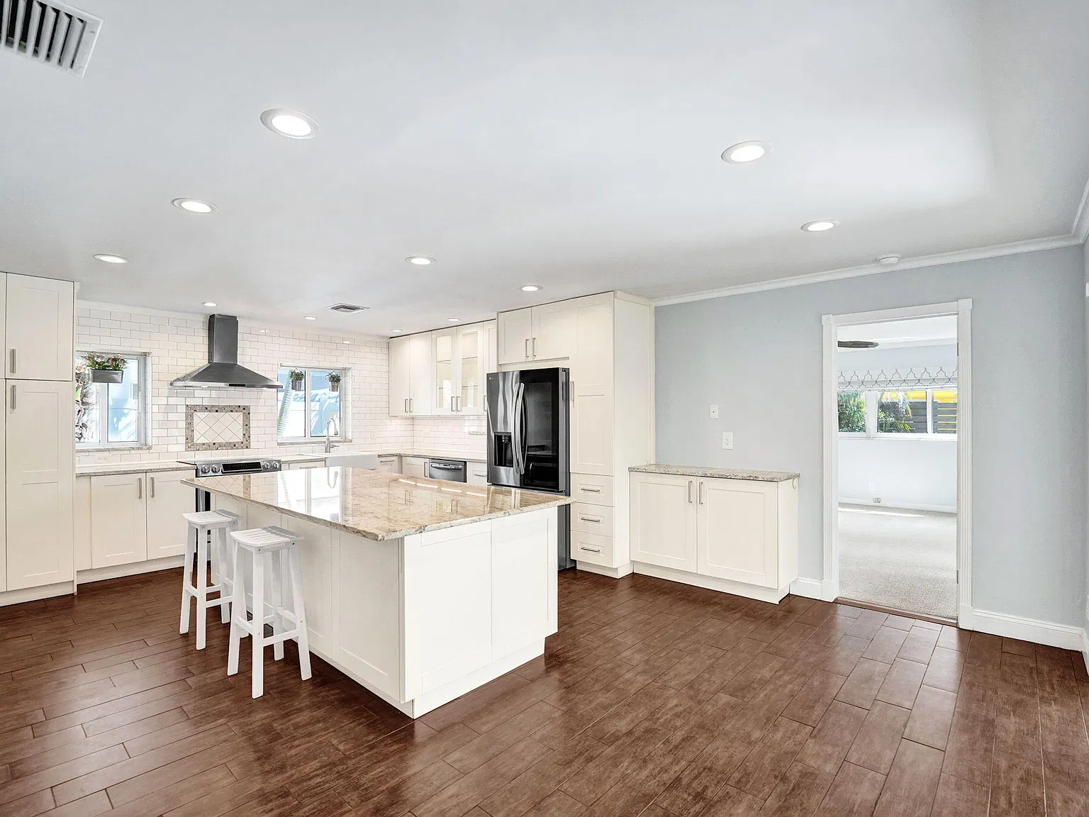 3 bed, 2.0 bath, 1798 sqft, $6,500 — Photo 3
