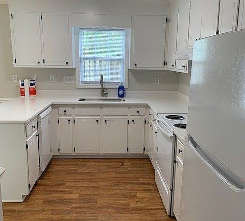 5th image of 3975 Sterling Pointe Dr