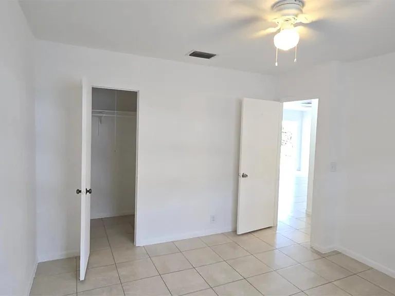 255 SW 12th St #2 — Photo 20