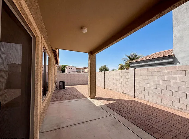 606 W Beautiful Ln — Photo 16