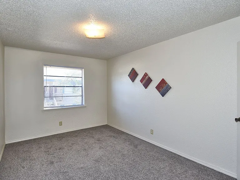 South Point Apartments — Photo 23