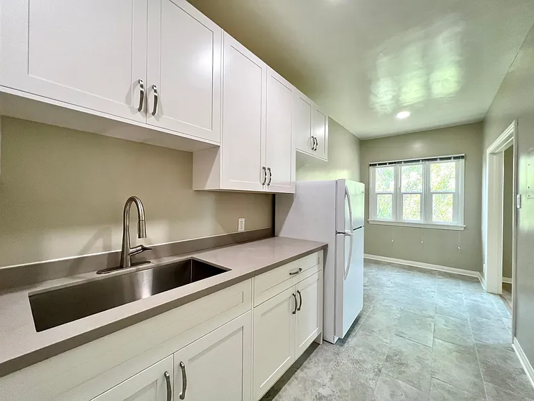 1426 N Edgemont St #12-1/2 — Photo 5