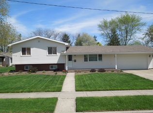 401 Pine Rd, Woodville, OH 43469