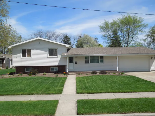 401 Pine Rd, Woodville, OH 43469