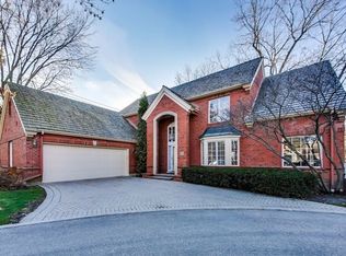 33 Regent Wood Rd, Northfield, IL 60093